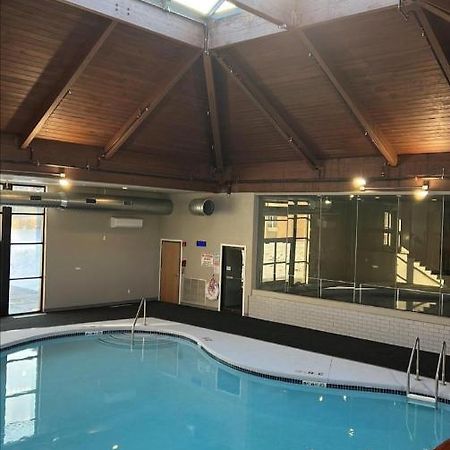 Red Fox Inn And Suites Waverly Экстерьер фото