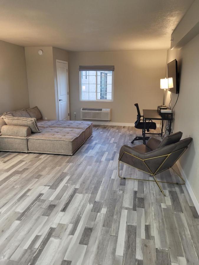 Red Fox Inn And Suites Waverly Экстерьер фото