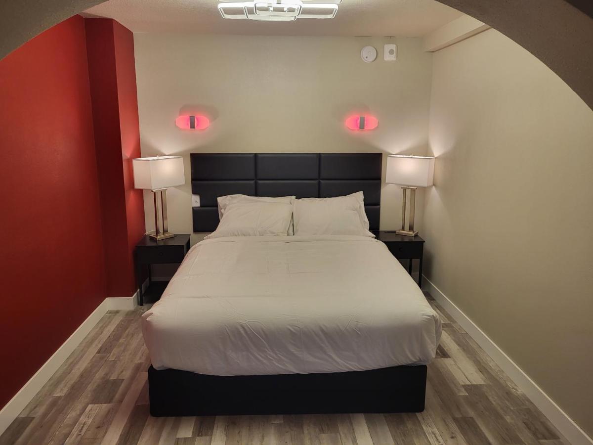Red Fox Inn And Suites Waverly Экстерьер фото