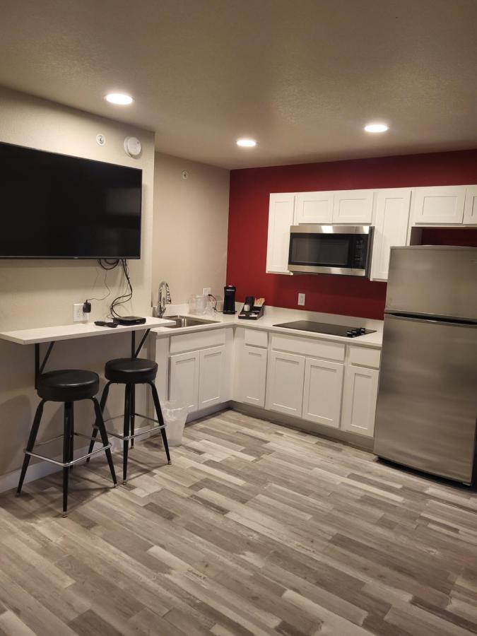 Red Fox Inn And Suites Waverly Экстерьер фото