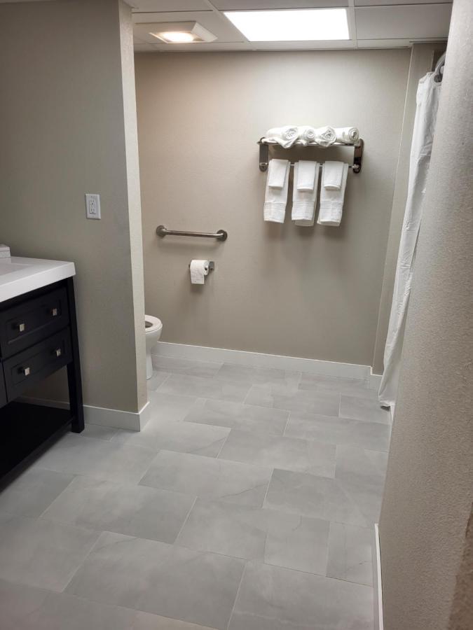 Red Fox Inn And Suites Waverly Экстерьер фото